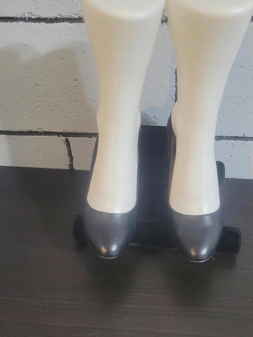 BANANA REPUBLIC Black  Leather Heels Sz 7.5 - Picture 3 of 8
